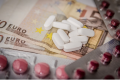 léky, peníze, péče, Public Domain CCO, www.pixabay.com